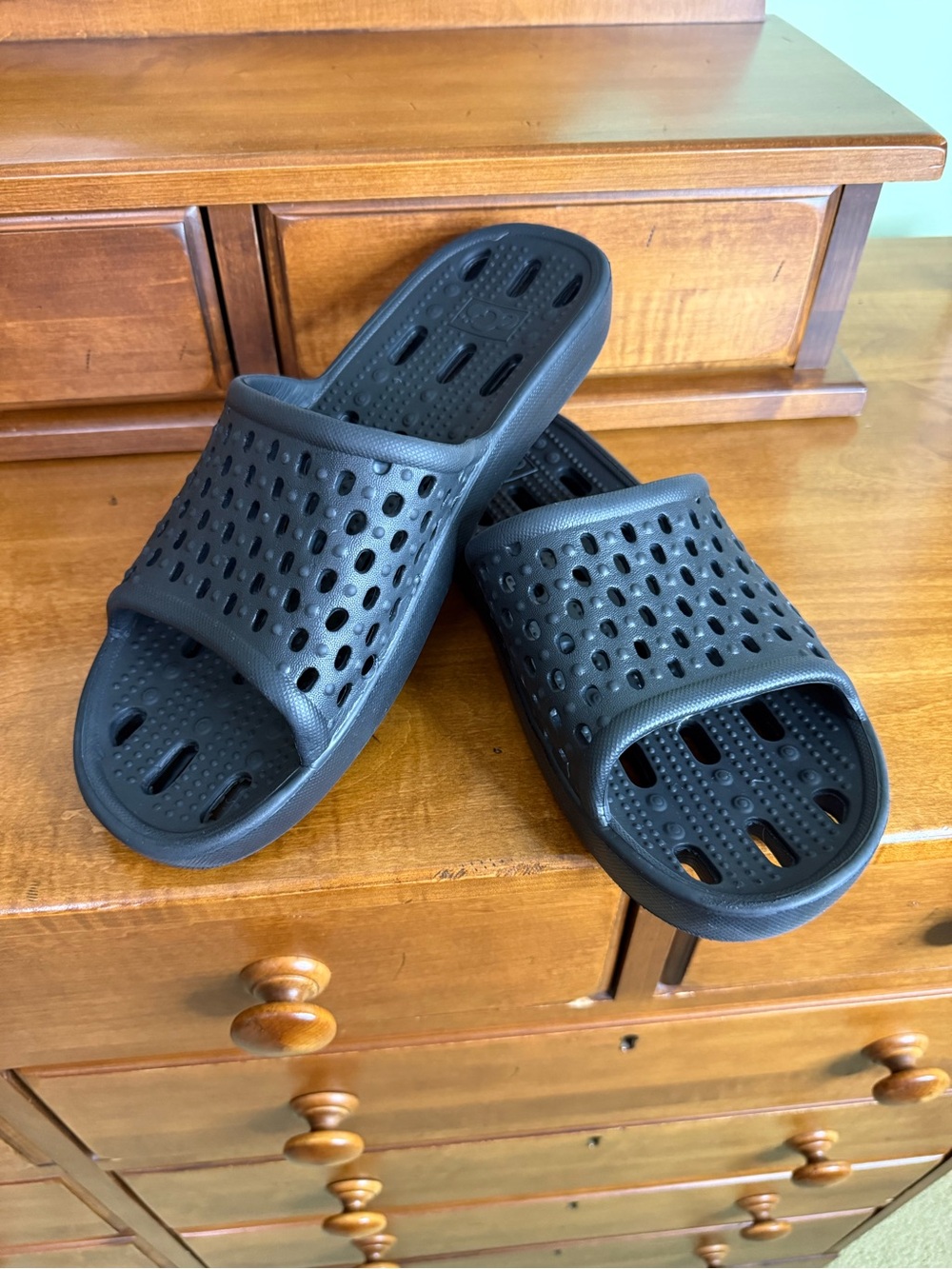 Aoowall men’s 12–13‎ water shoes pool dorm shower beach holes slides flip-flop